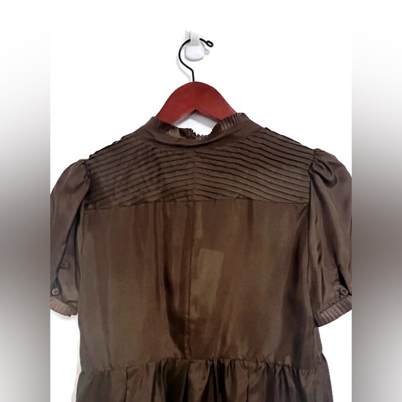 NWT Ted Baker brown silk tuxedo pleated short sleeve top, size 2. - Picture 2 of 8